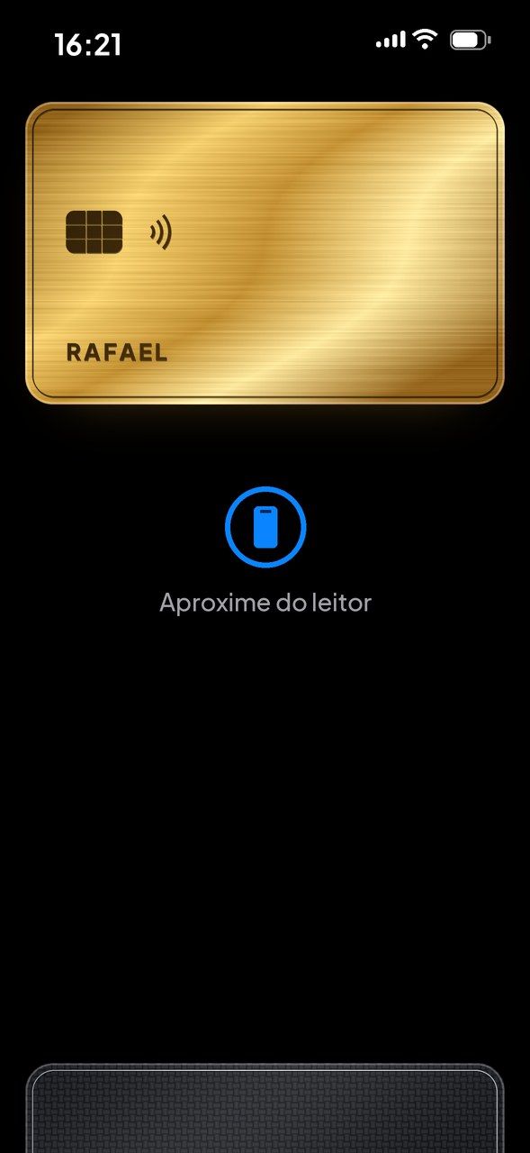 Wallet do iPhone mostrando um cartão com arte black e dourado
