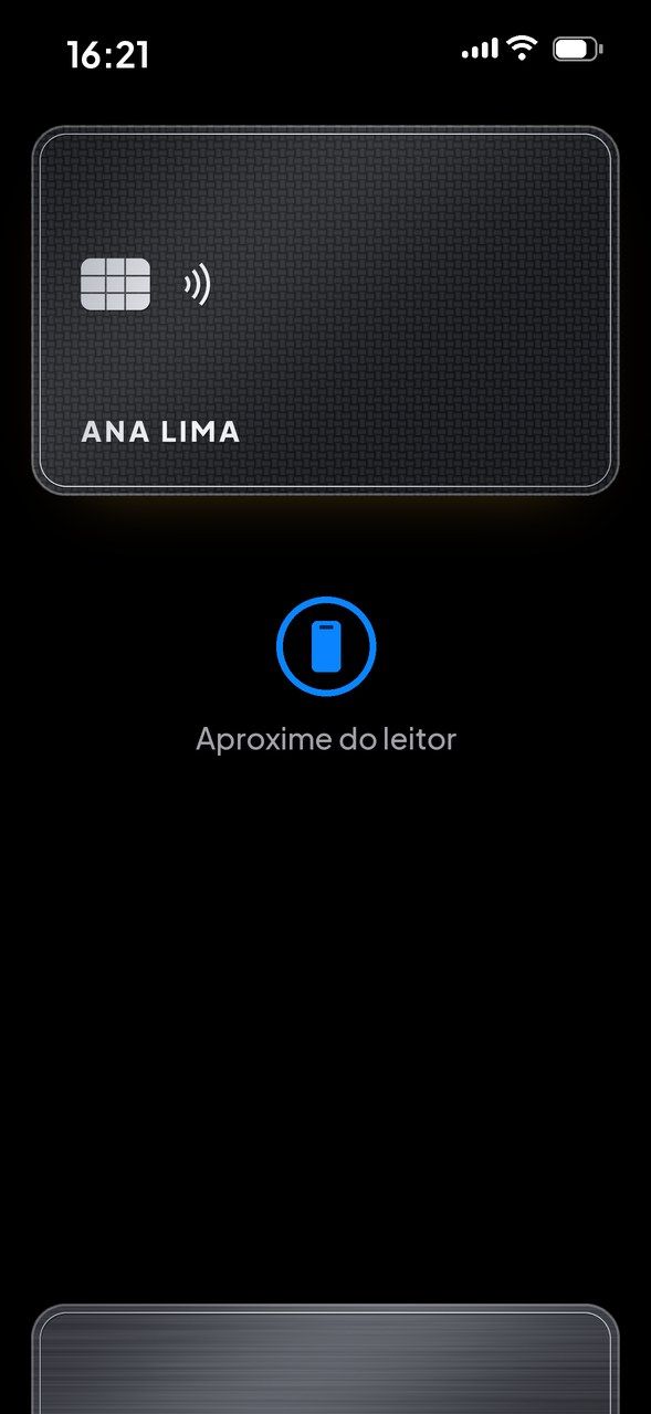 Wallet do iPhone mostrando um cartão com arte de fibra de carbono